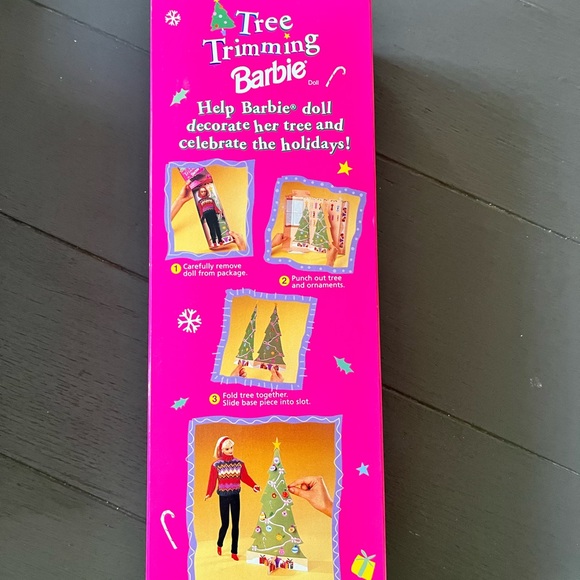 Barbie Tree Trimming Barbie - Picture 3 of 3